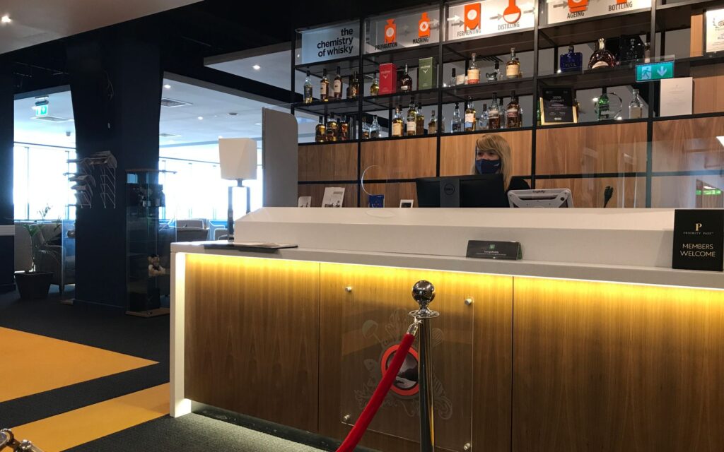 Aberdeen airport lounge to reopen