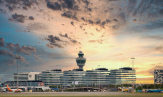 Schiphol Airport to compensate travelers who missed flights due to security queues