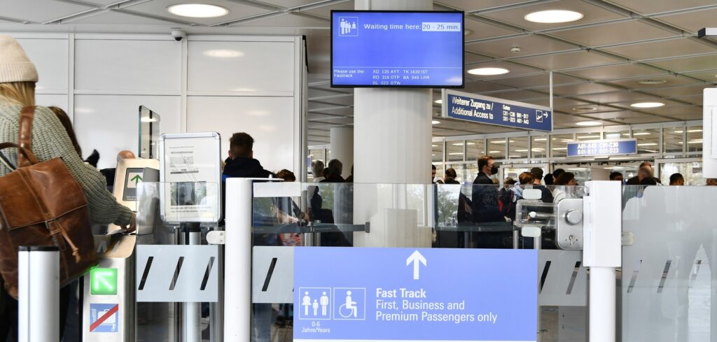 Munich Airport trials express queue reservation system