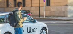 Uber awarded taxi service contract for Václav Havel Airport
