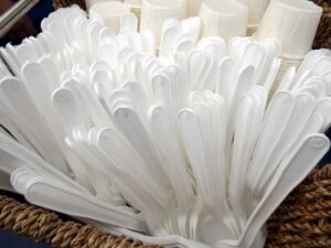 Aéroports de Montréal to eliminate single-use plastics