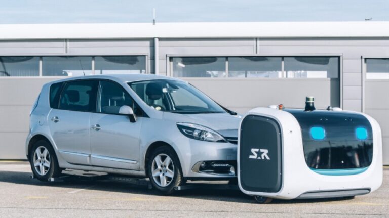 SPEAKER INTERVIEW: Viktoria Myroniuk, senior lecturer in aviation at the University of Salford Stanley Roboticsā valet parking robot tows a silver car at Lyon-Saint ExupĆ©ryās P5+ car park.