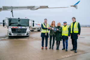 Stuttgart Airport introduces world’s first electric 40,000-liter refueling vehicle for airports