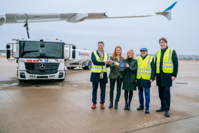 Stuttgart Airport introduces world’s first electric 40,000-liter refueling vehicle for airports