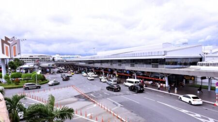 Vanderlande announces two BHS contracts at Vietnam airports An exterior view of airport authority Cảng Vụ Hàng Không Miền Nam’s Tân Sơn Nhất International Airport, with cars dropping off passengers.