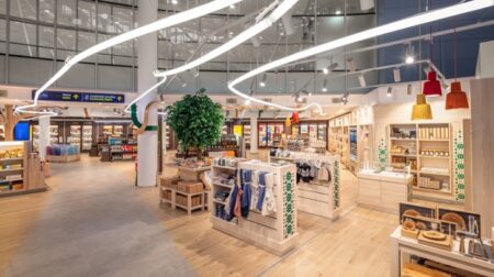Lithuanian Airports seeks duty-free operator Lithuanian Airports is launching an international lease tender to select a duty-free shop operator for Vilnius and Kaunas airports.