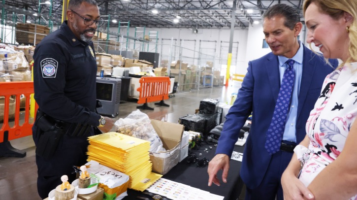 DFW and CBP open USA’s first airside centralized examination station Dallas Fort Worth International Airport (DFW) has opened a US Customs and Border Protection (CBP) Centralized Examination Station (CES) located on the secure side of the airport.