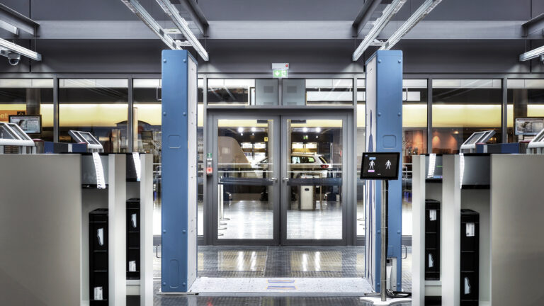 Frankfurt to deploy 100 new passenger scanners Fraport has contracted Rohde & Schwarz to install 100 new security scanners at Frankfurt Airport. The equipment will be used both in existing security checkpoint lanes and in new checkpoints to be opened in the future.