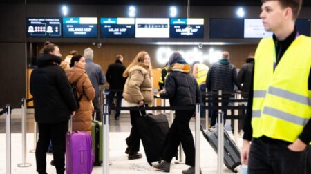 On January 11, more than 1000 volunteers tested the new departure terminal at Vilnius Airport. Acting as passengers for six simulated flights, they explored the new terminal and helped Lithuanian Airports teams assess their readiness for the terminal’s grand opening, scheduled for February.