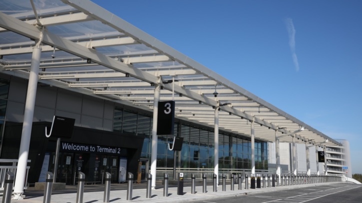 Manchester Airport launches barrierless drop-off system Manchester Airport will introduce a barrierless system for vehicles dropping off and picking up passengers.