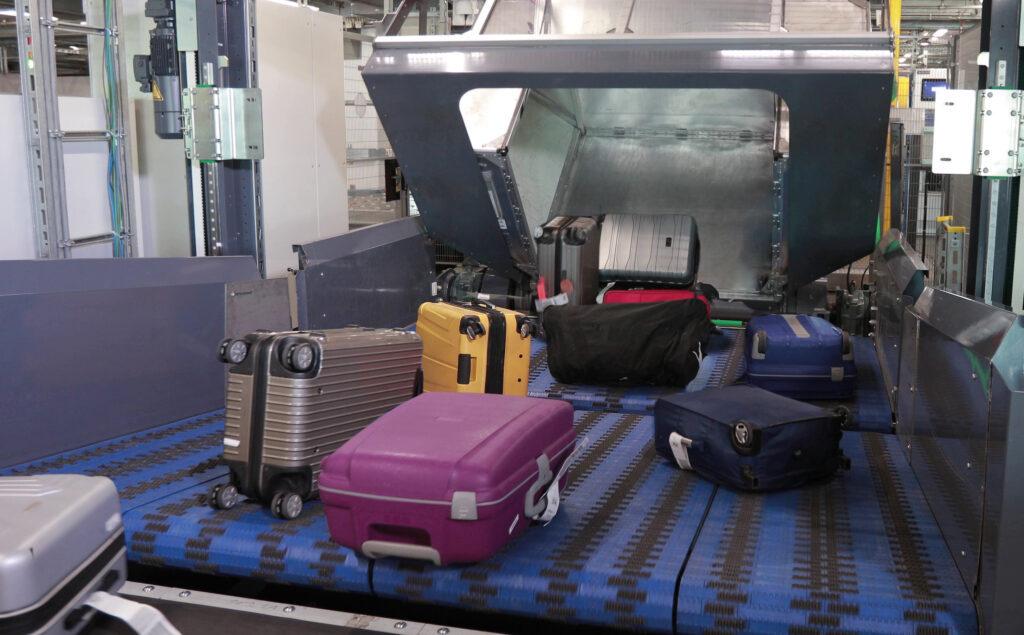 Higher baggage handling efficiency through automated ULD unloading with VarioTip..
