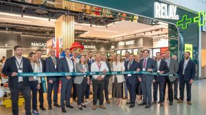 Heathrow and Lagardère Travel Retail representatives open the new Relay store at Heathrow Terminal 2 with a rubbon-cutting ceremony.