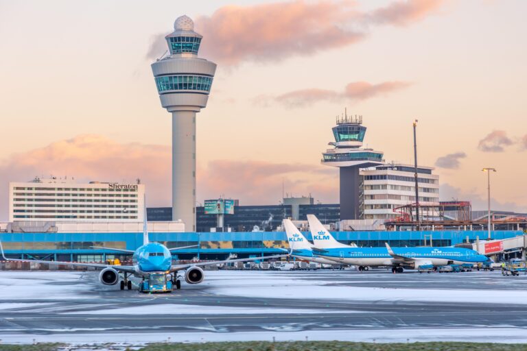 Schiphol and KLM strengthen joint approach to winter weather.