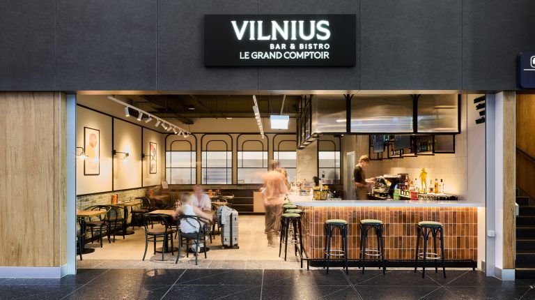 The new Vilnius Bar & Bistro Le Grand Comptoir at Vilnius Airport with tables and bar stools.